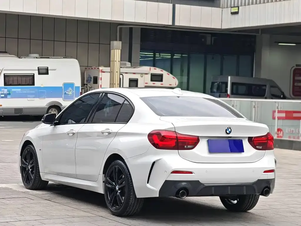 BMW 1 Series 2023 из CN, фото 9