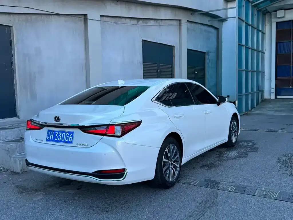 Lexus ES 2023 из CN, фото 4