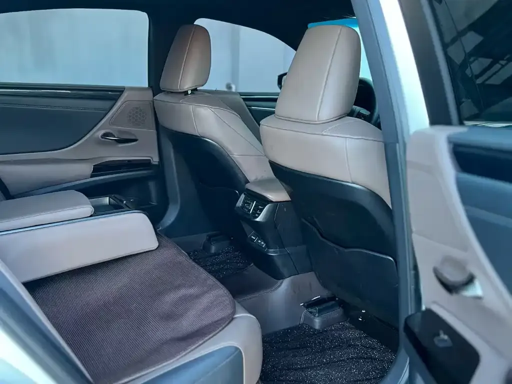 Lexus ES 2023 из CN, фото 3