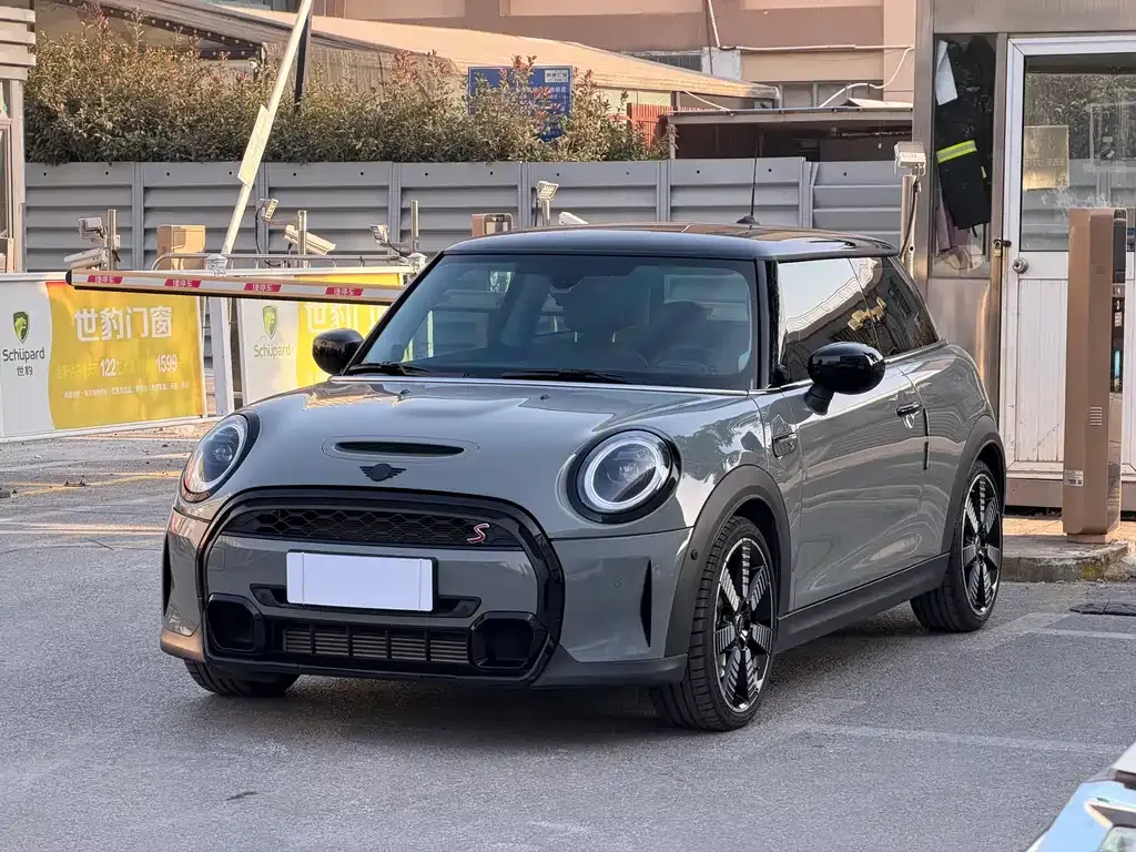 MINI Cooper (3-door) 2023 из CN, фото 1