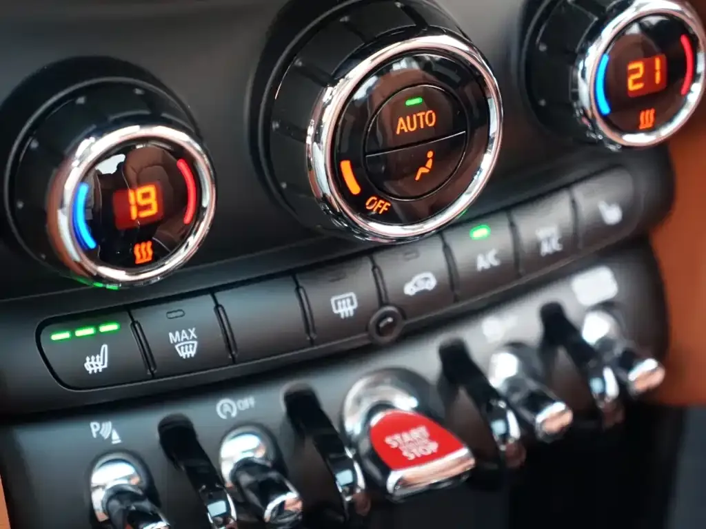 MINI Cooper (3-door) 2023 из CN, фото 8