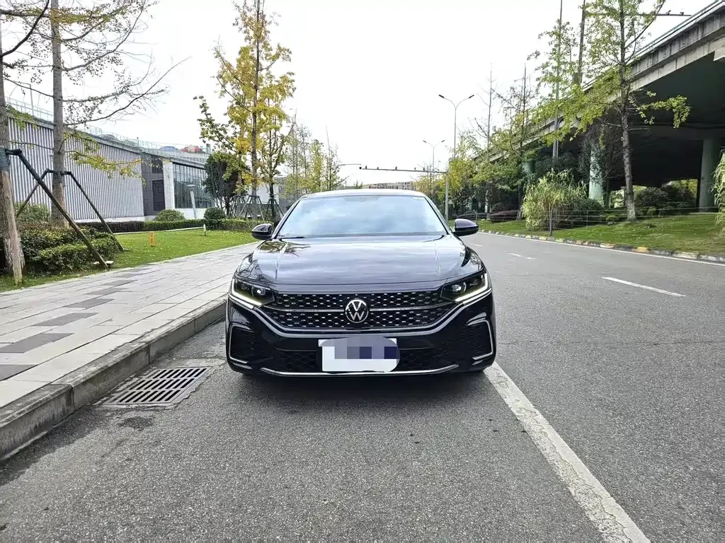Volkswagen Passat 2023 из CN, фото 8