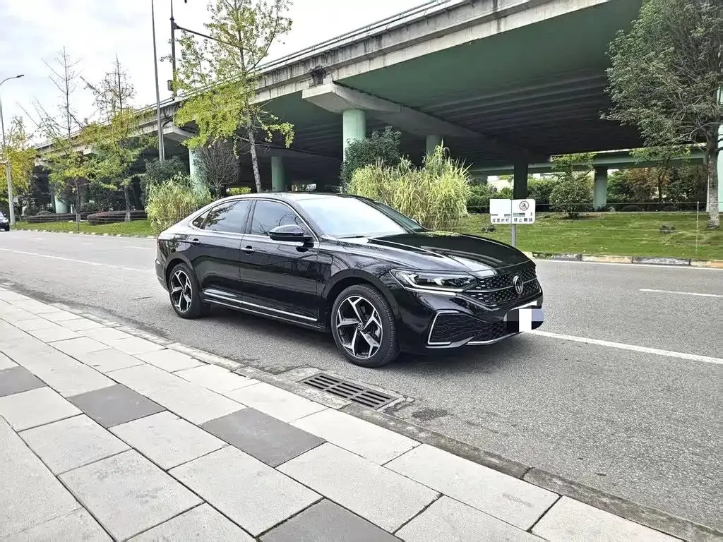 Volkswagen Passat 2023 из CN, фото 5