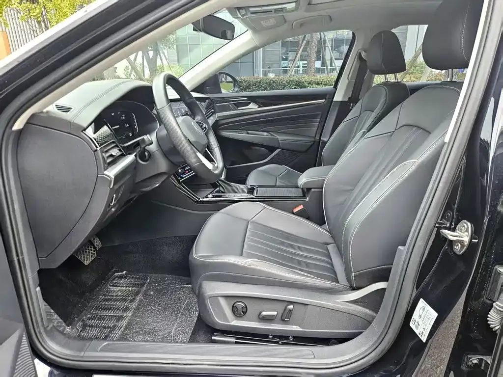 Volkswagen Passat 2023 из CN, фото 4