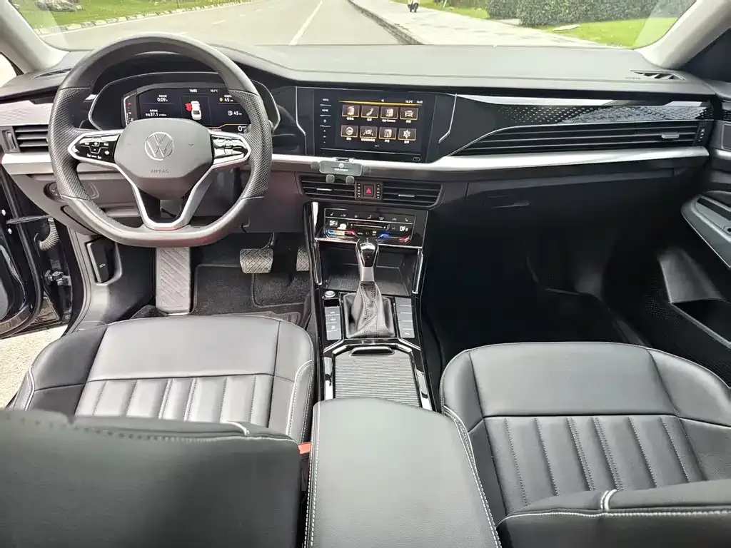 Volkswagen Passat 2023 из CN, фото 3