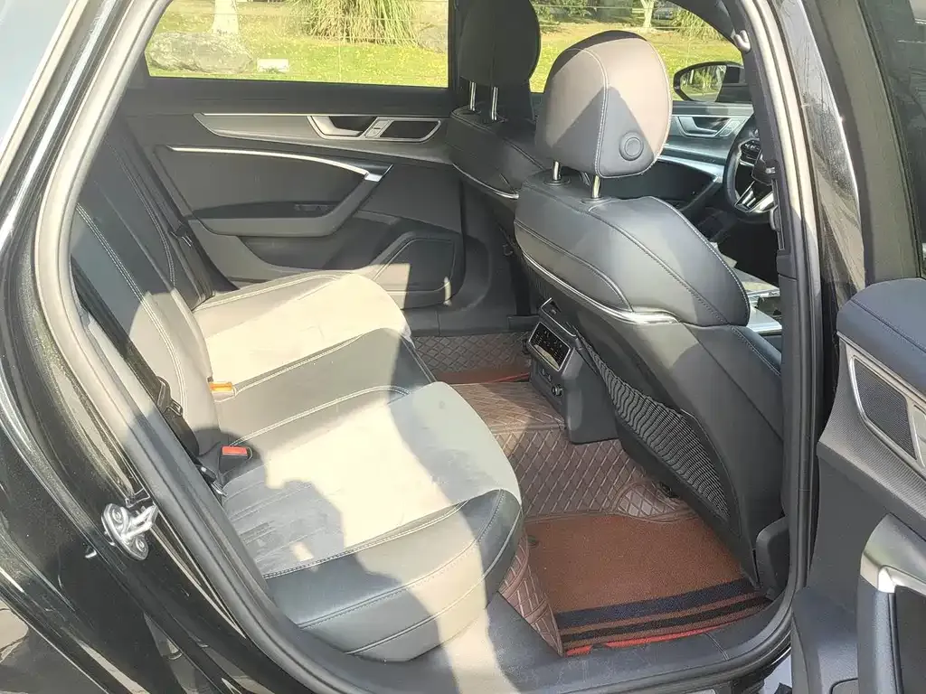 Audi A6L 2024 из CN, фото 4