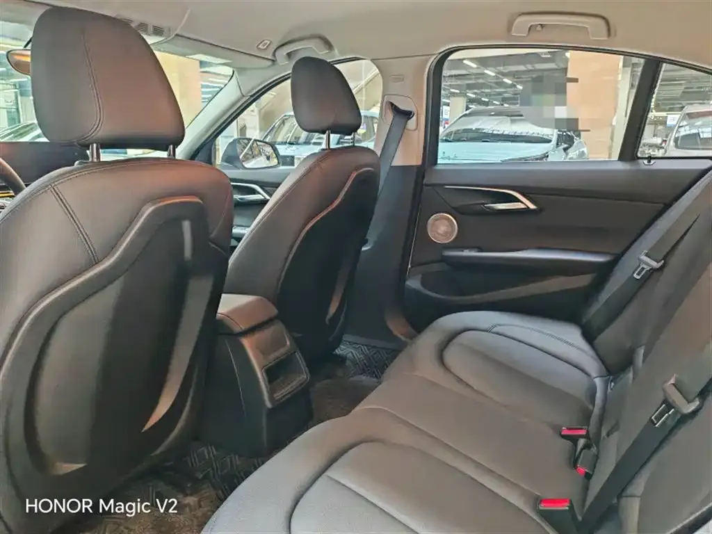 BMW 1 Series 2023 из CN, фото 10
