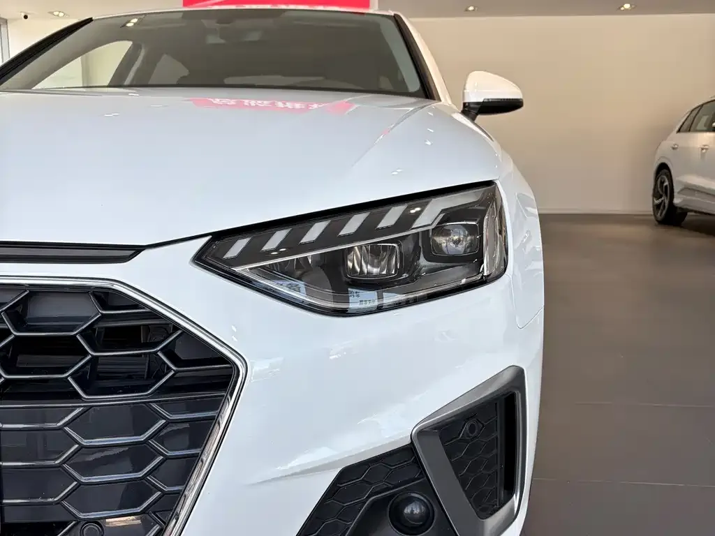 Audi A4L 2023 из CN, фото 2