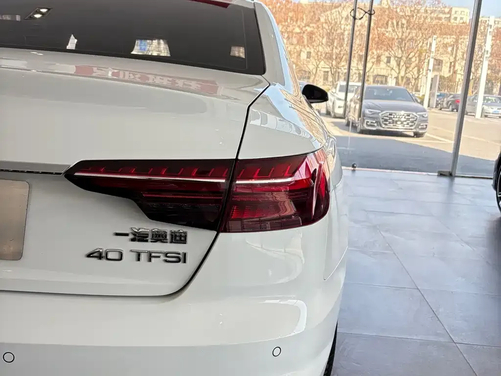 Audi A4L 2023 из CN, фото 9