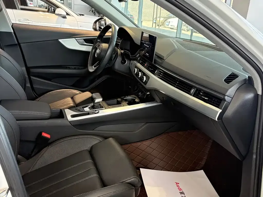Audi A4L 2023 из CN, фото 6