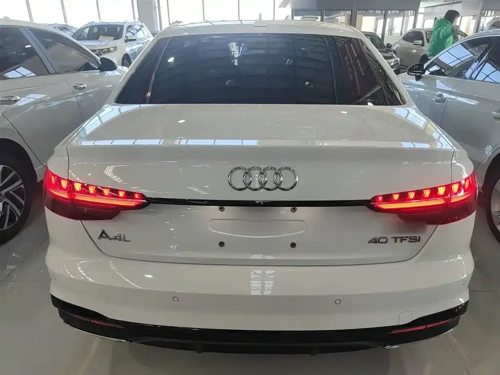 Audi A4L 2024 из CN, фото 8