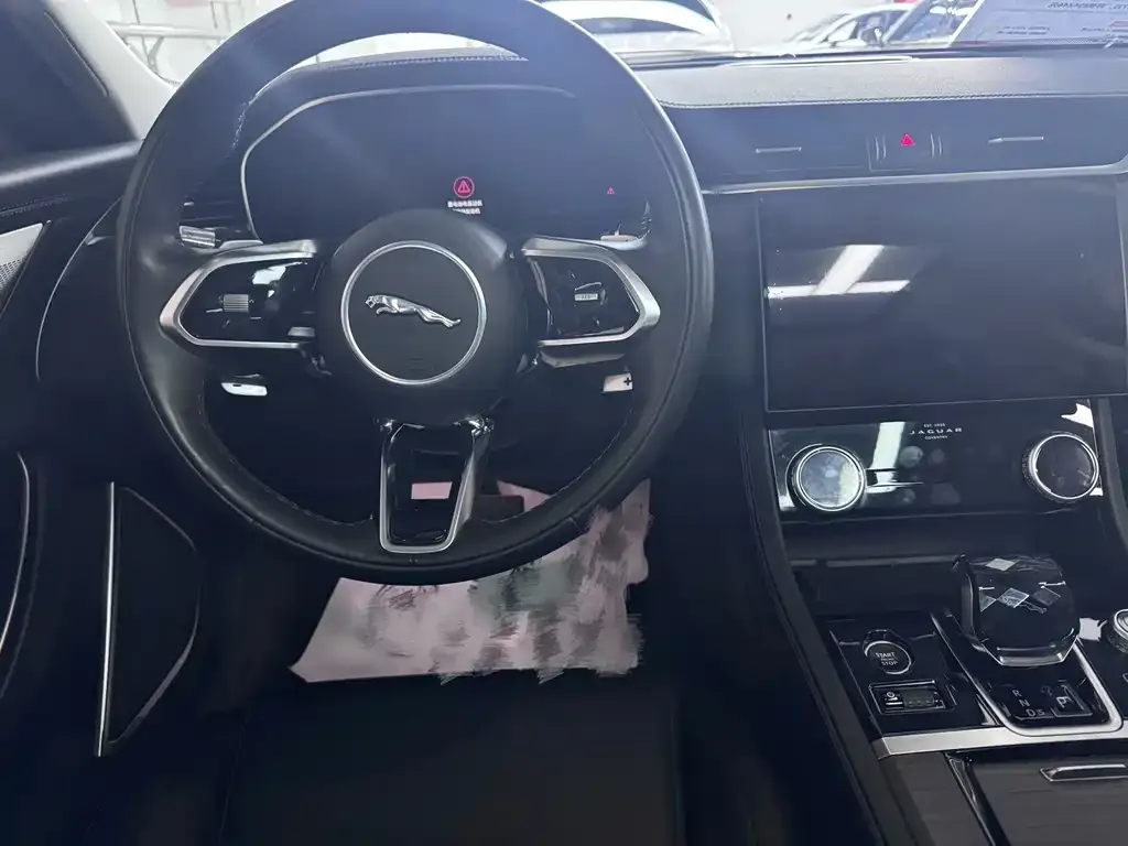 Jaguar XFL — фото 10