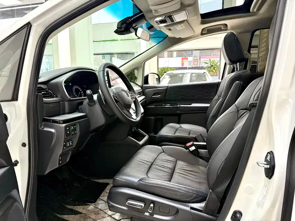 Honda Elysion 2023 из CN, фото 8