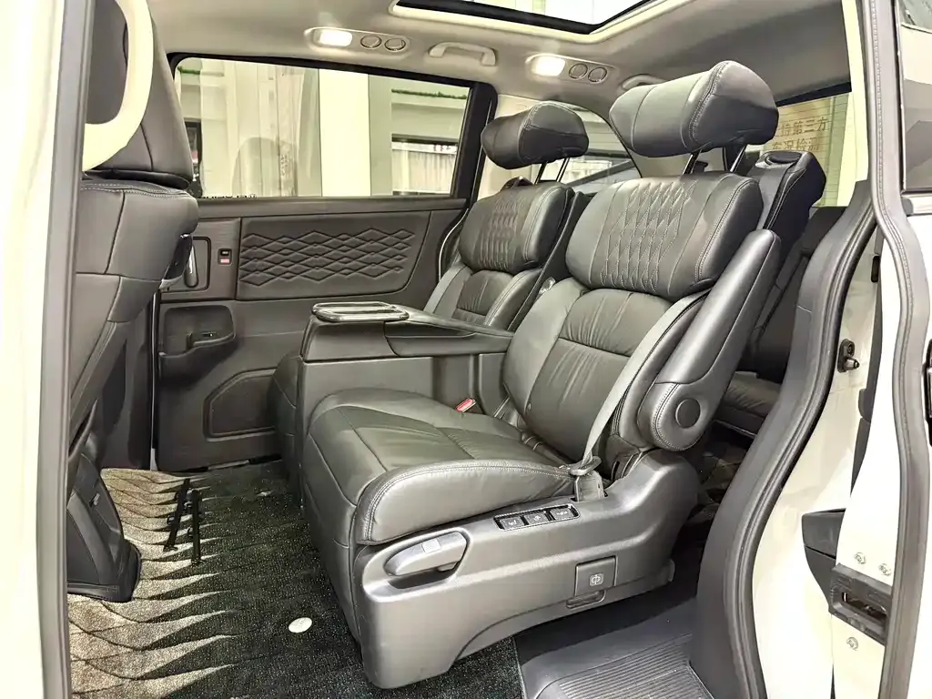 Honda Elysion 2023 из CN, фото 3