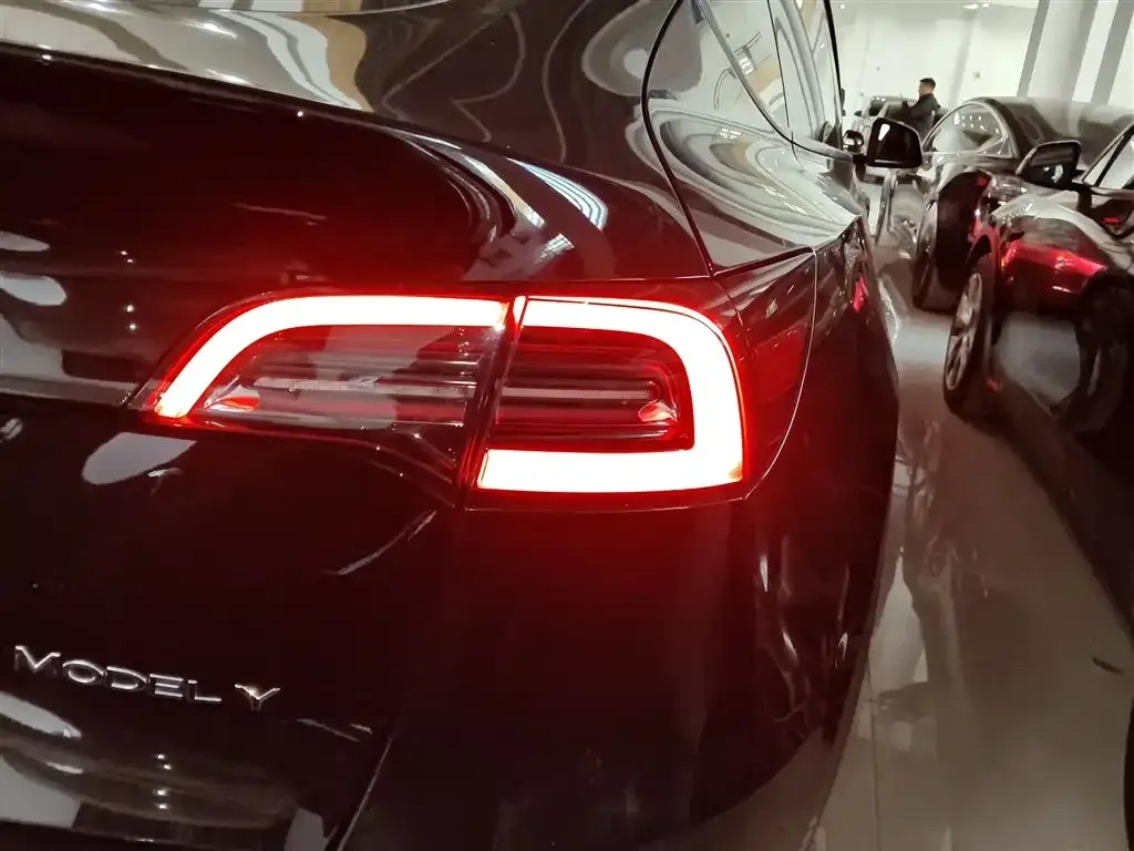 Tesla Model Y 2023 из CN, фото 8