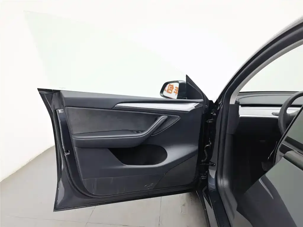 Tesla Model Y 2024 из CN, фото 2