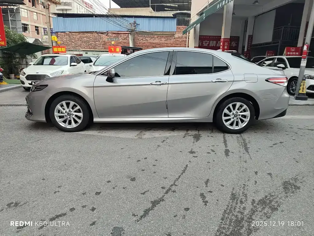 Toyota Camry 2023 из CN, фото 10