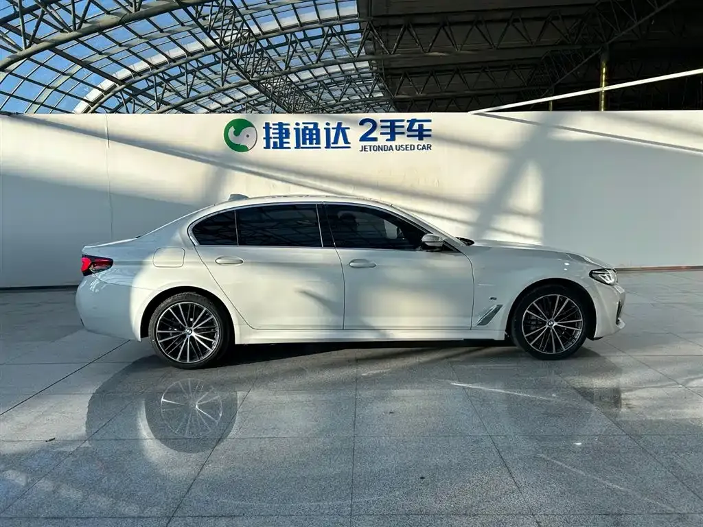 BMW 5 Series 2023 из CN, фото 4