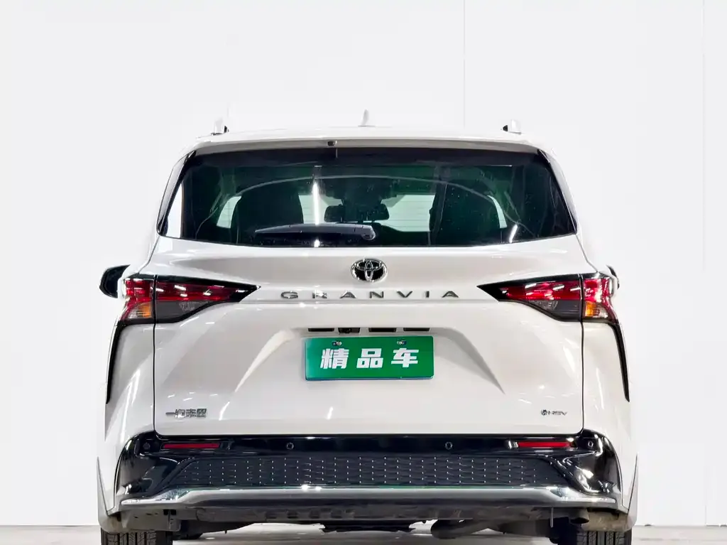 Toyota Granvia 2024 из CN, фото 2