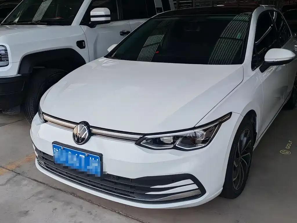Volkswagen Golf 2023 из CN, фото 1