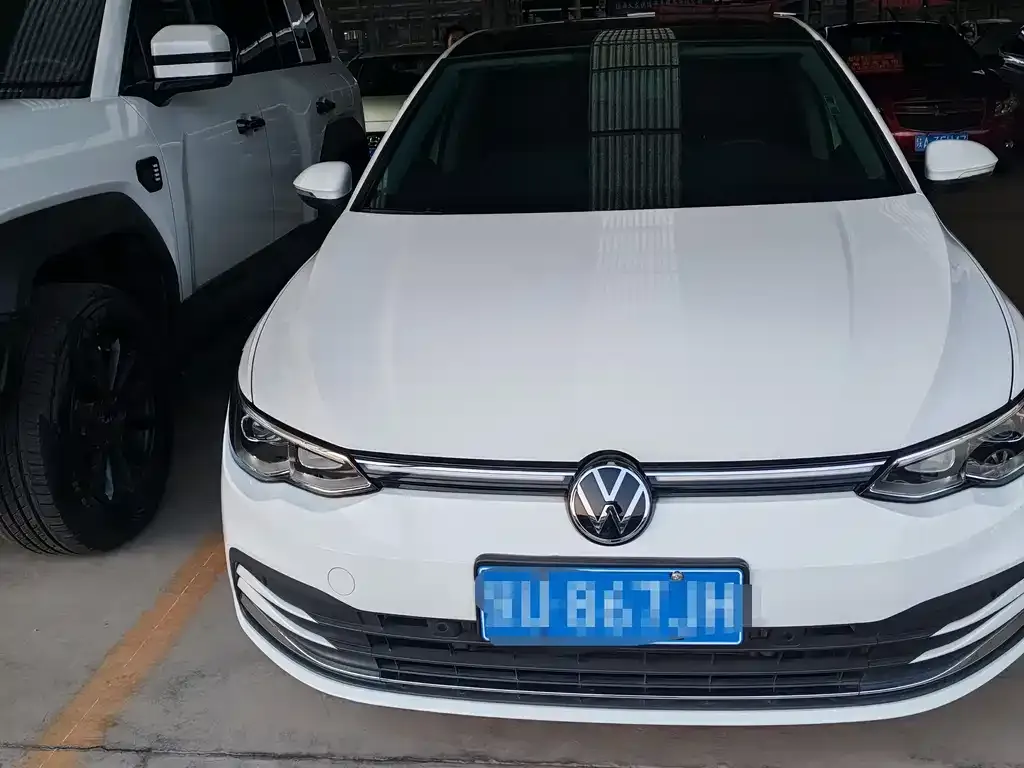 Volkswagen Golf 2023 из CN, фото 2