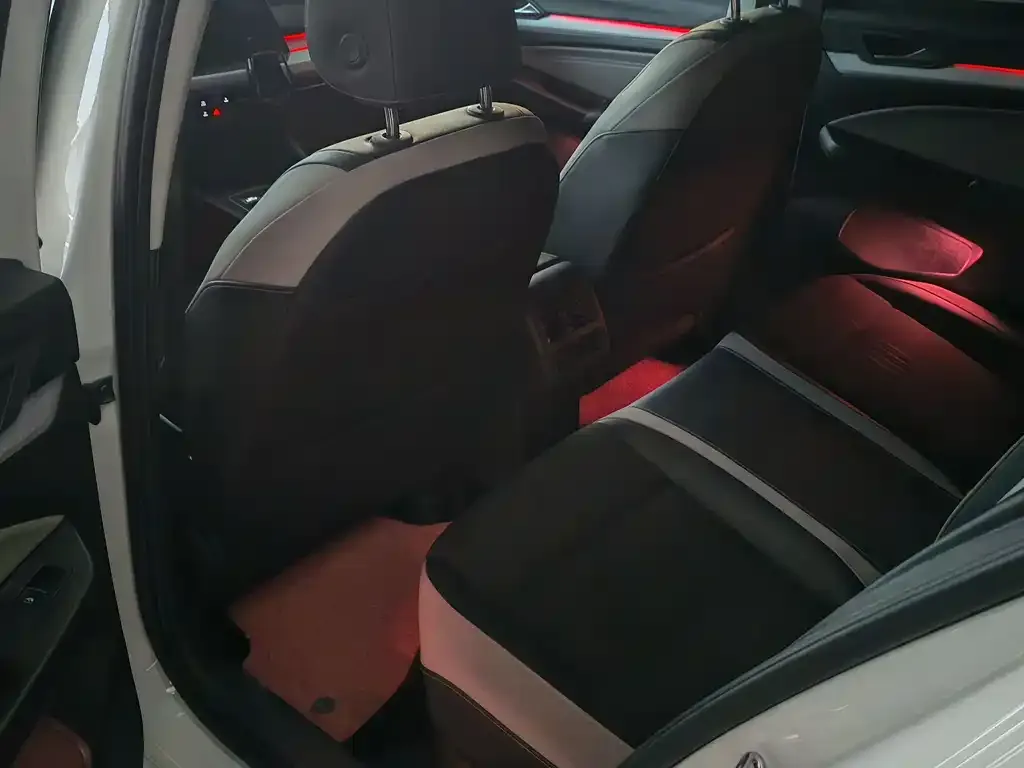 Volkswagen Golf 2023 из CN, фото 5