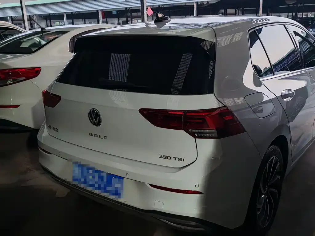 Volkswagen Golf 2023 из CN, фото 7