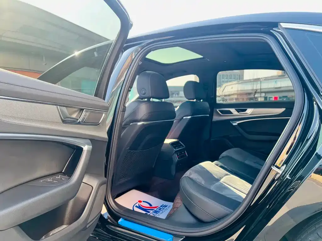 Audi A6L 2023 из CN, фото 4