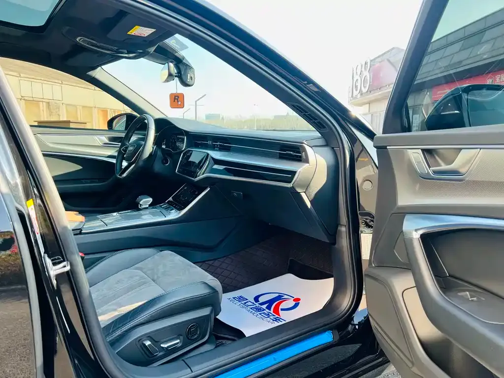 Audi A6L 2023 из CN, фото 10