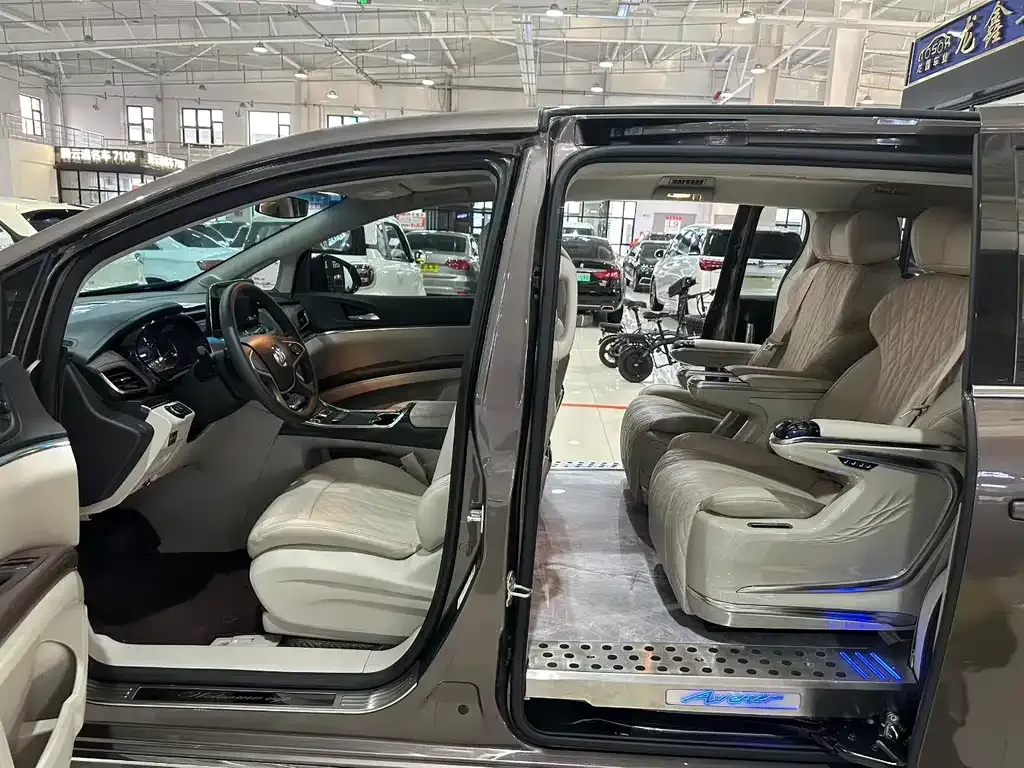 Buick GL8 2022 из CN, фото 3