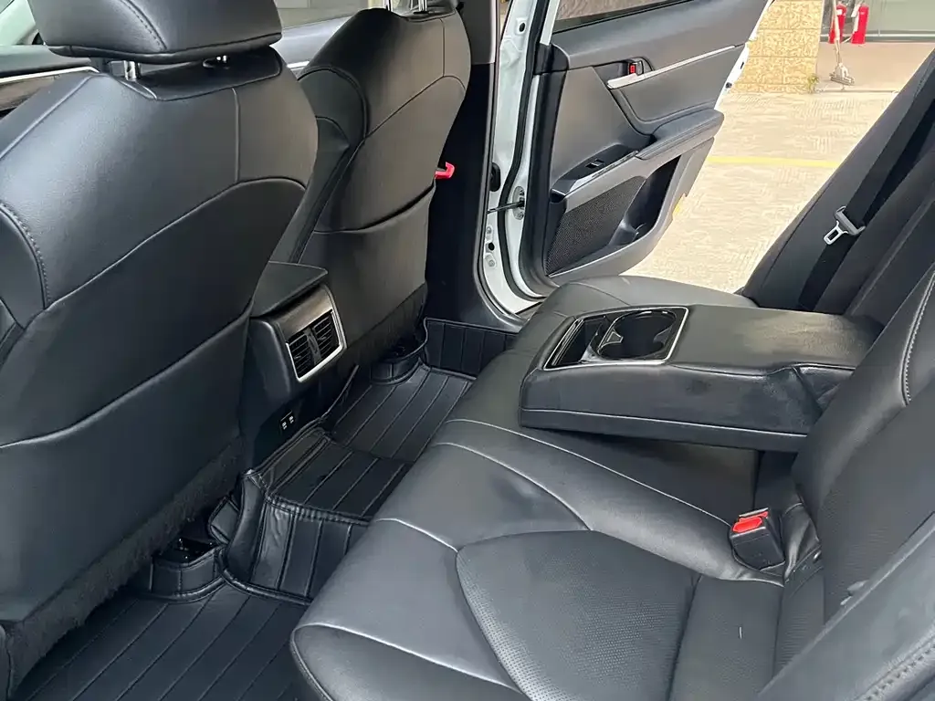 Toyota Camry 2023 из CN, фото 10