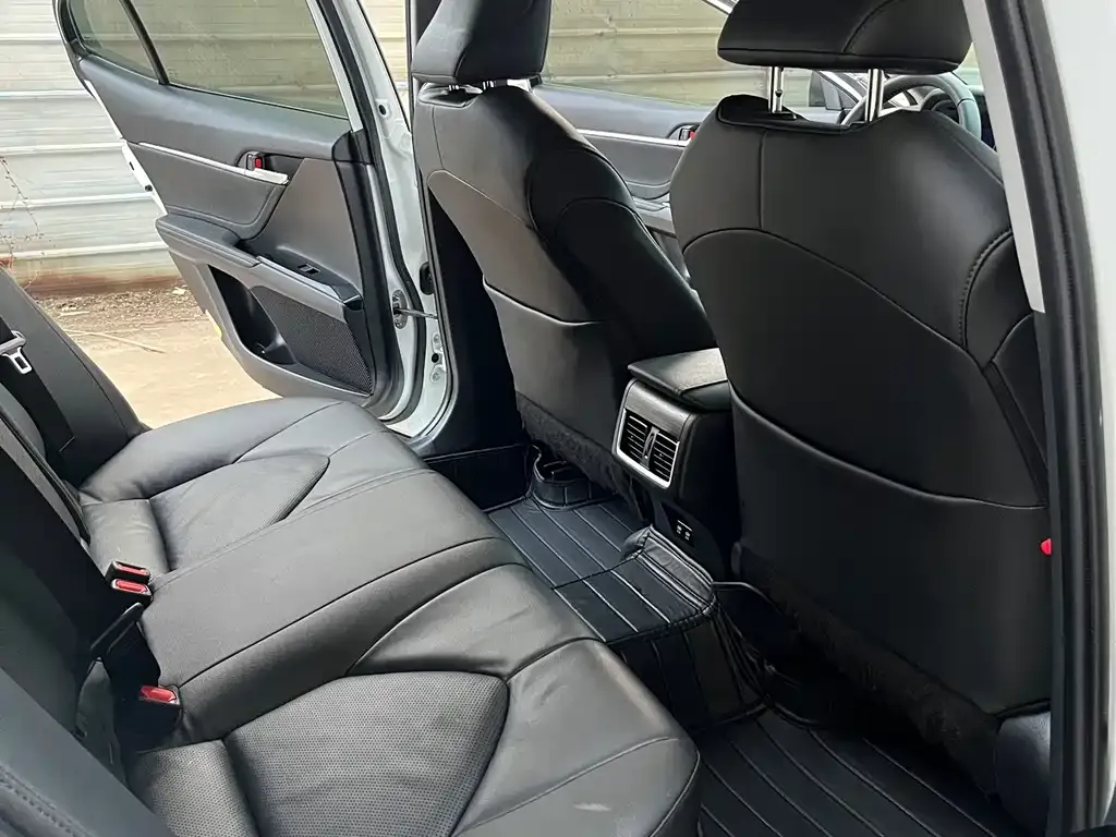 Toyota Camry 2023 из CN, фото 9
