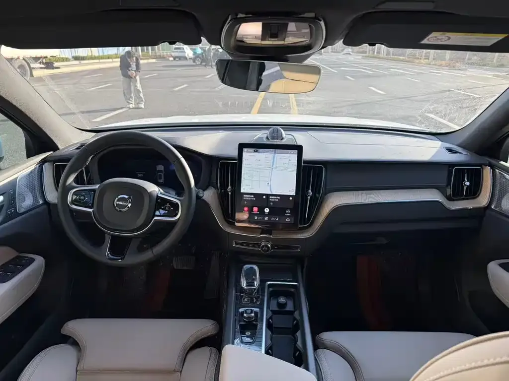 Volvo XC60 2025 из CN, фото 3