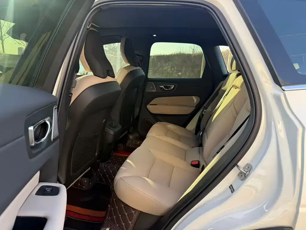 Volvo XC60 2025 из CN, фото 4