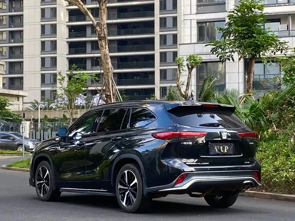 Toyota Crown Kluger 2023 из CN, фото 10