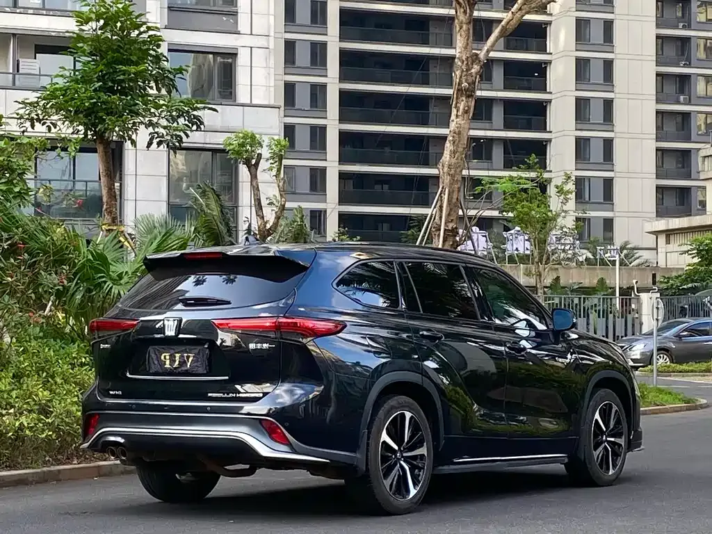 Toyota Crown Kluger 2023 из CN, фото 9