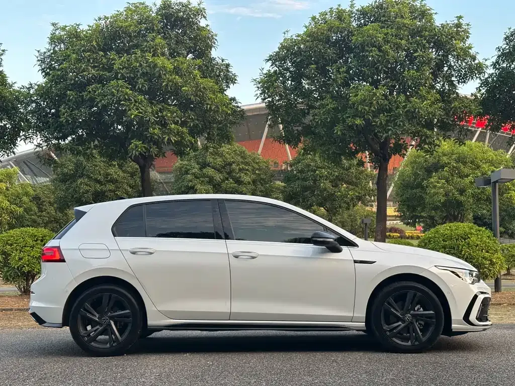 Volkswagen Golf 2024 из CN, фото 4