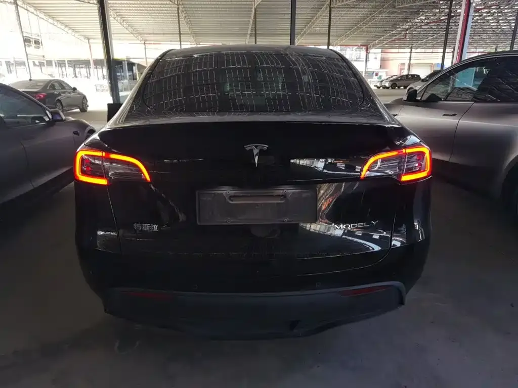 Tesla Model Y — фото 7