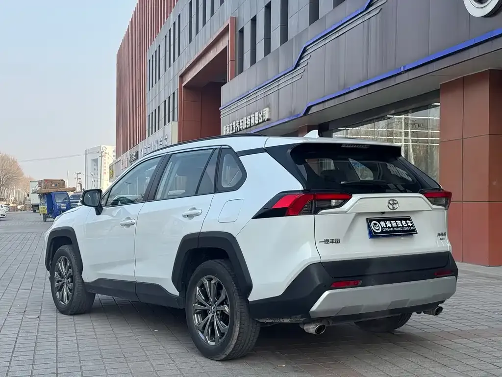 Toyota RAV4 2024 из CN, фото 3