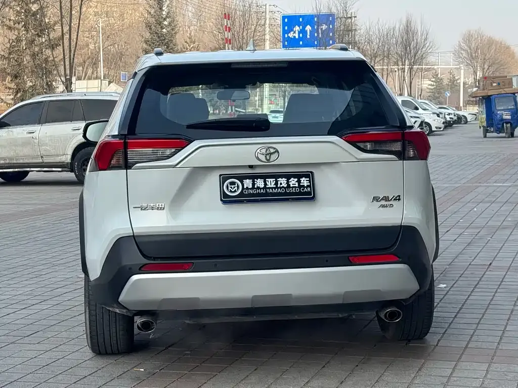 Toyota RAV4 2024 из CN, фото 8