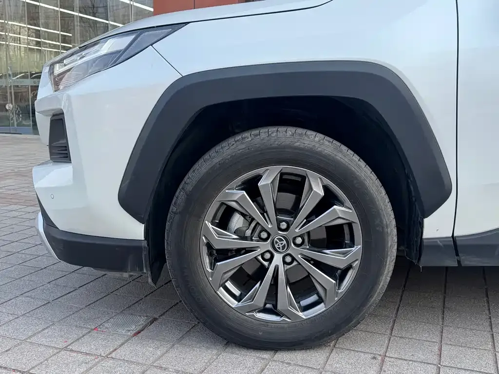 Toyota RAV4 2024 из CN, фото 2
