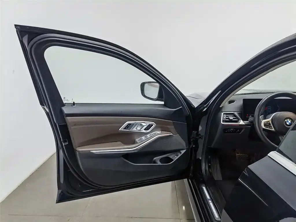 BMW 3 Series 2023 из CN, фото 5