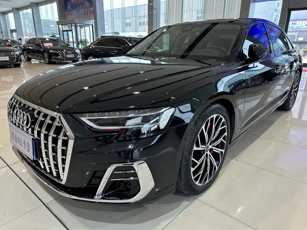 Audi A8 — фото 1