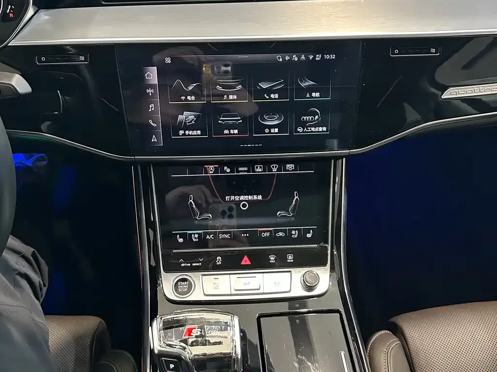 Audi A8 — фото 5