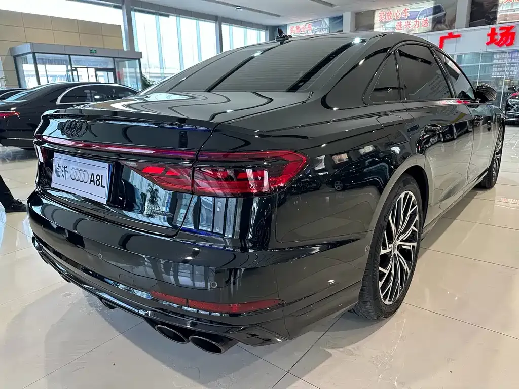 Audi A8 — фото 10