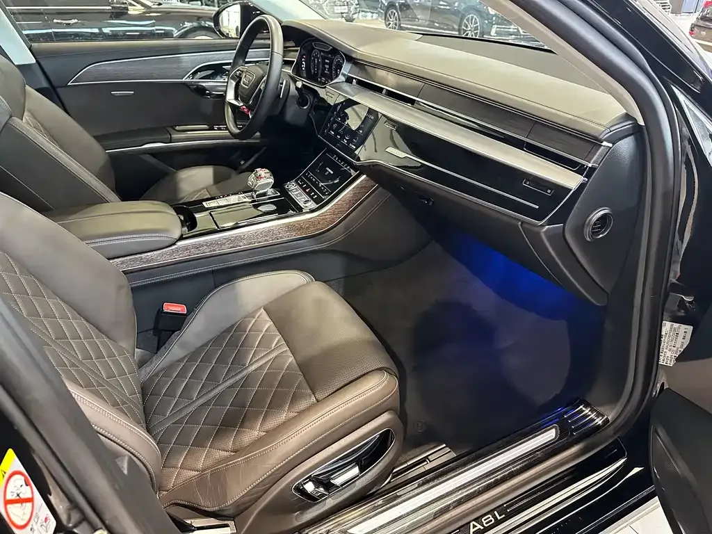 Audi A8 — фото 7