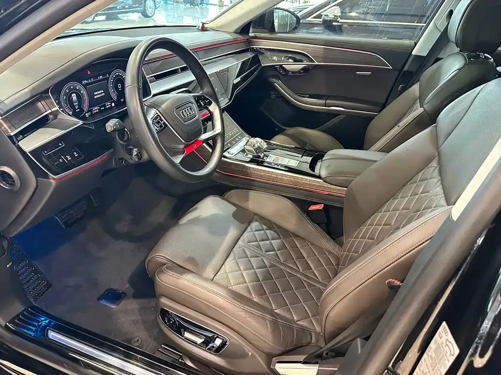 Audi A8 — фото 2