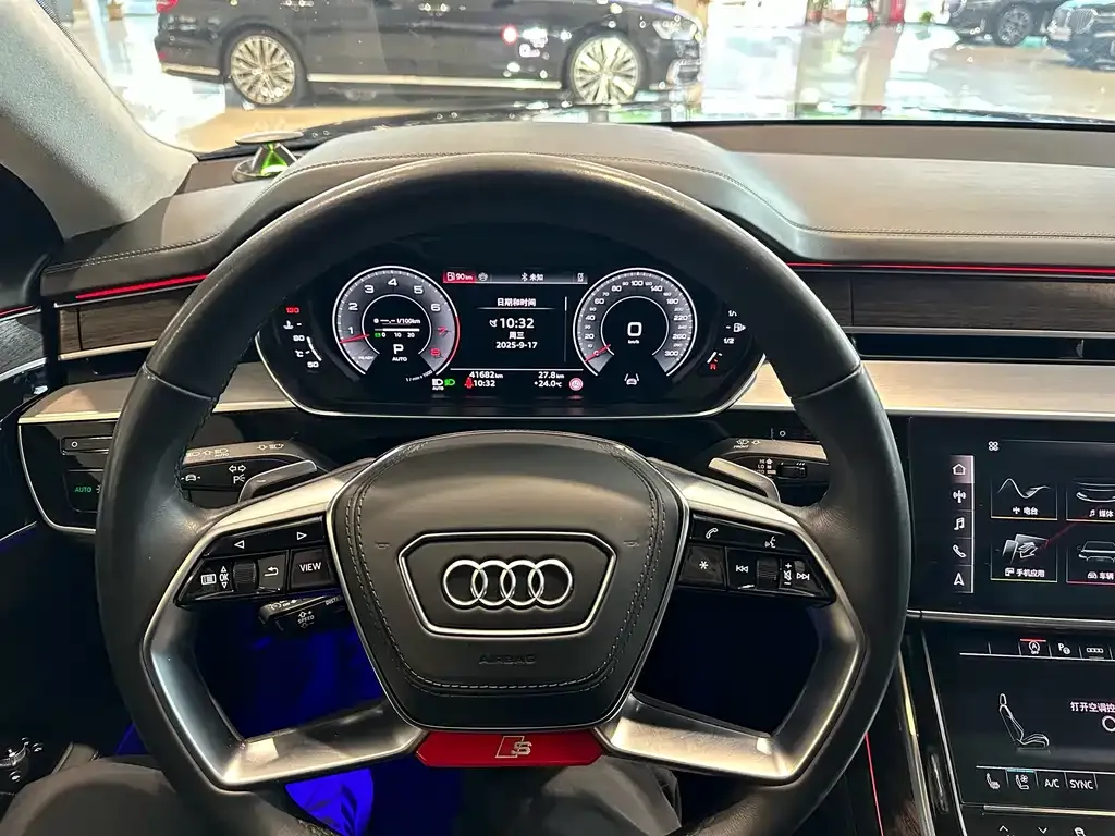 Audi A8 — фото 4