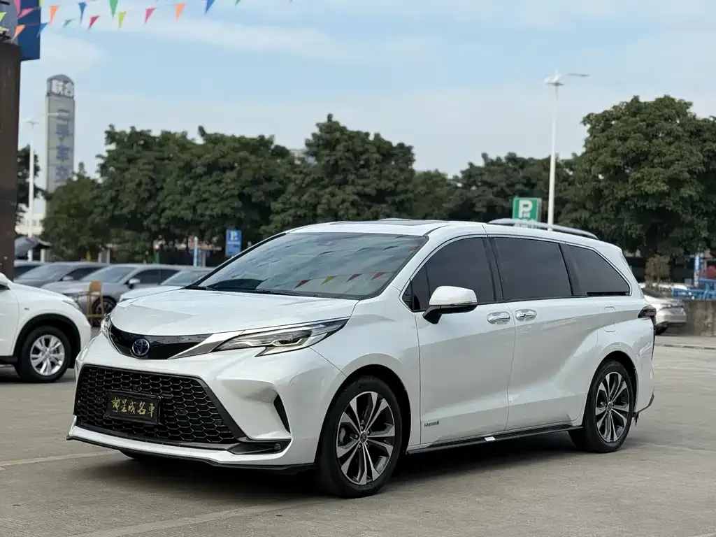 Toyota Granvia — фото 1