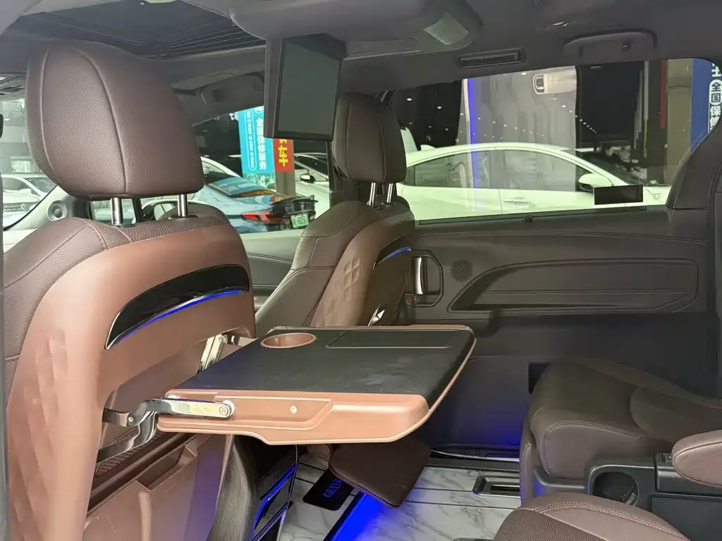 Toyota Granvia — фото 3